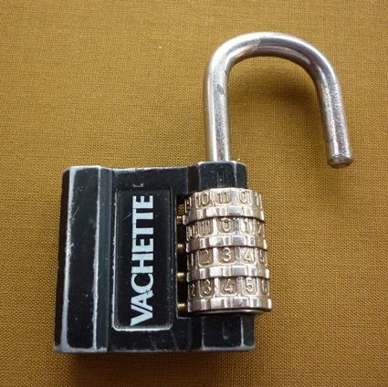 Cadenas Vachette à code – Mle 1319C – 4 molettes. France.